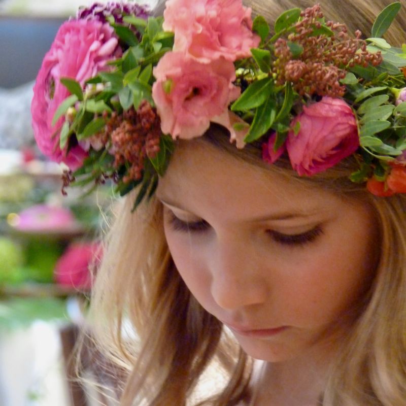 Coronita de flores en tonos vivos