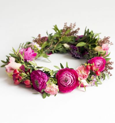 Coronita de flores en tonos vivos