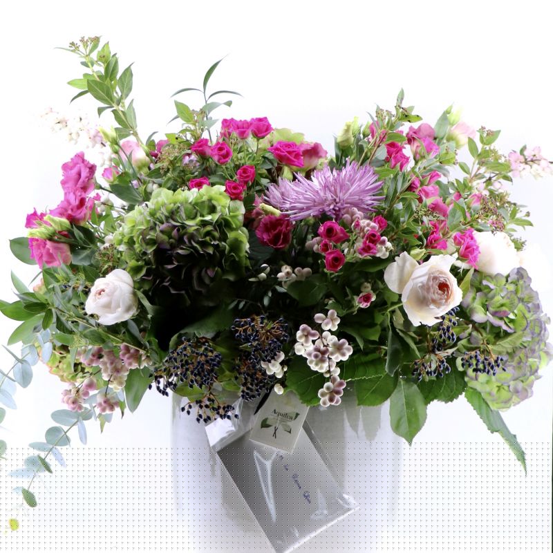 Cerámica Gris con Flores