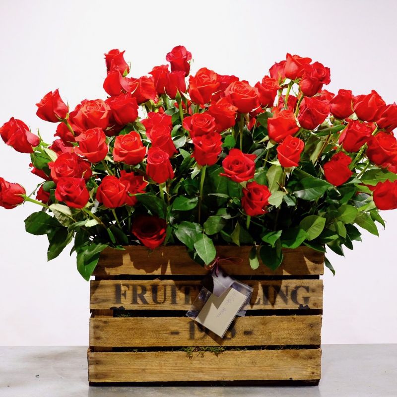 Cajón con Rosas Rojas