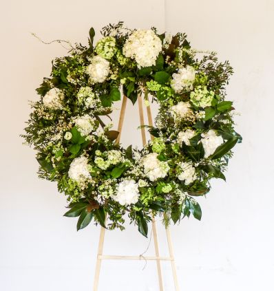 Corona blanca y verde