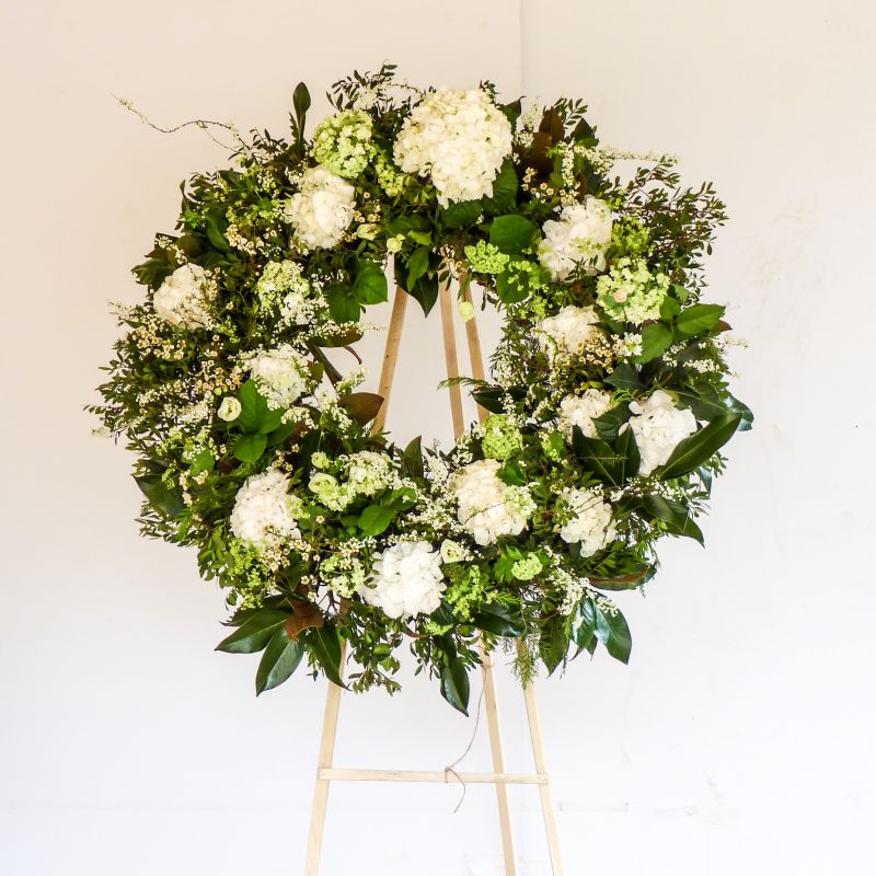 Corona blanca y verde